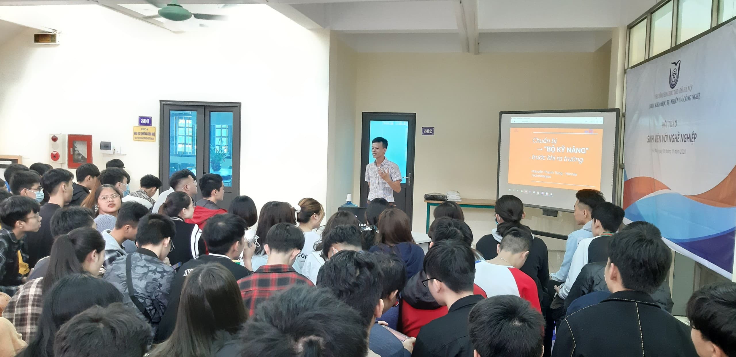 Hội thảo Định hướng nghề nghiệp và chia sẻ bộ kỹ năng cho sinh viên CNTT