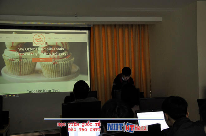 Lớp CP12 bảo vệ đồ án cuối kỳ IV-3