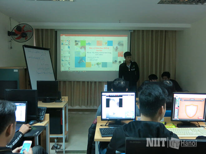 Lớp CP13 bảo vệ đồ án cuối kỳ-1