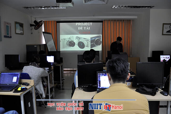 Lớp CP12 bảo vệ đồ án cuối kỳ IV-4