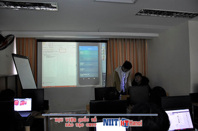 Lớp CP12 bảo vệ đồ án cuối kỳ IV-5