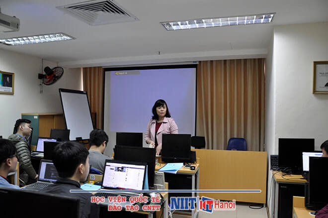 Lớp CP12 bảo vệ đồ án cuối kỳ IV-6