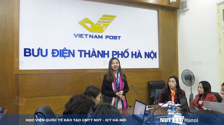 Cán bộ phòng đào tạo NIIT-ICT Hà Nội phát biểu khai giảng khóa học