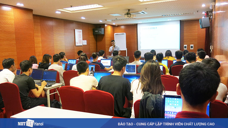 Nội dung buổi học được các bạn sinh viên đánh giá là đầy đủ kiến thức