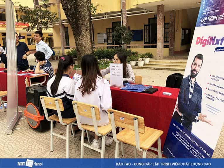 [NIIT-ICT Hà Nội] Tham gia ngày hội tư vấn hướng nghiệp tại trường THPT Hoài Đức B- Hà Nội