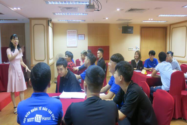 Buổi học Kỹ năng tìm kiếm thông tin của học viên CP16