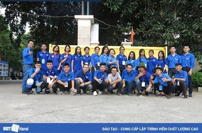 NIIT-ICT tham gia tình nguyện tại trường THPT Việt Nam Algeria