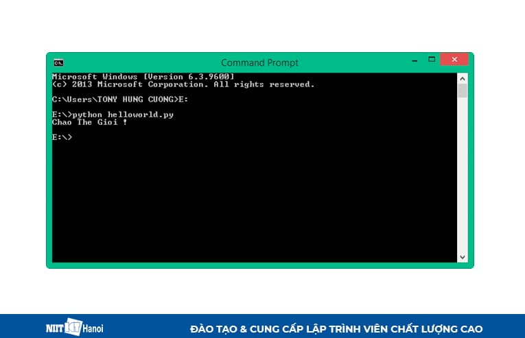 Kết quả sau khi thực thi chương trình Python đầu tiên trong Command Prompt